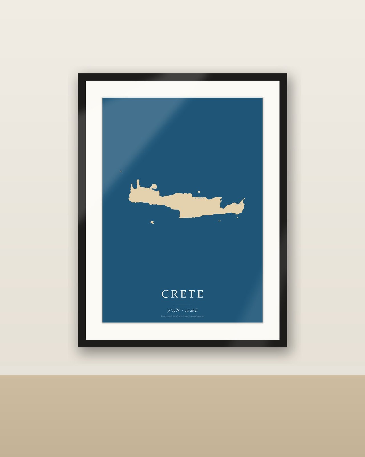 Kreta Karte Poster, minimalistische Inselkarte, Sand auf tiefblauem Meer