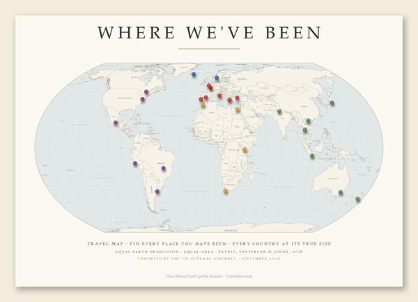 Pinnwand Weltkarte zum Ausdrucken, Reisekarte mit Pins, Equal-Earth-Karte